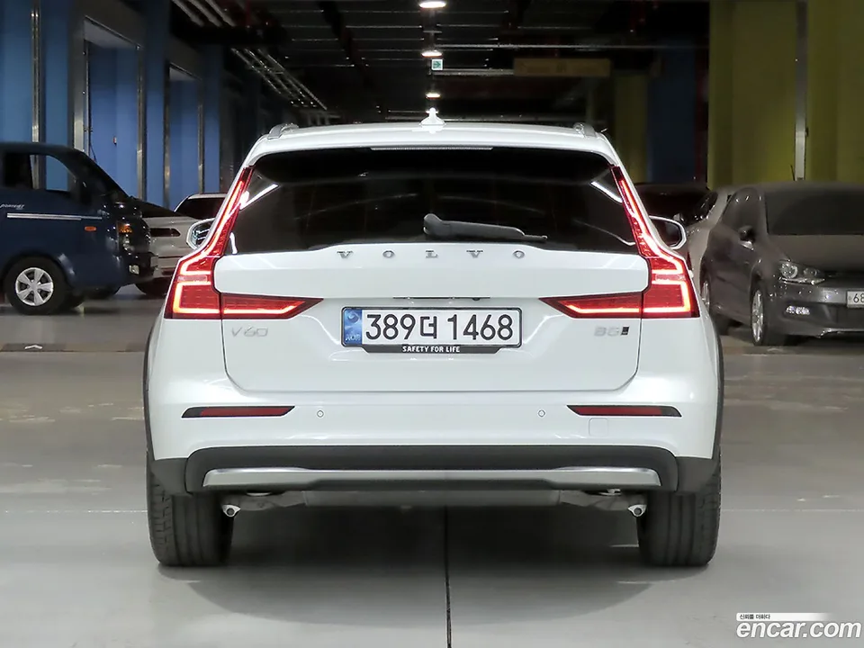 Volvo V60 Cross Country B5 AWD 2026 — thumbnail 4