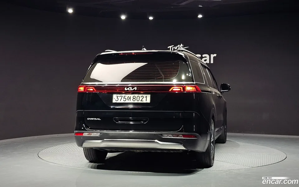 Kia Carnival 9 2023 — thumbnail 4