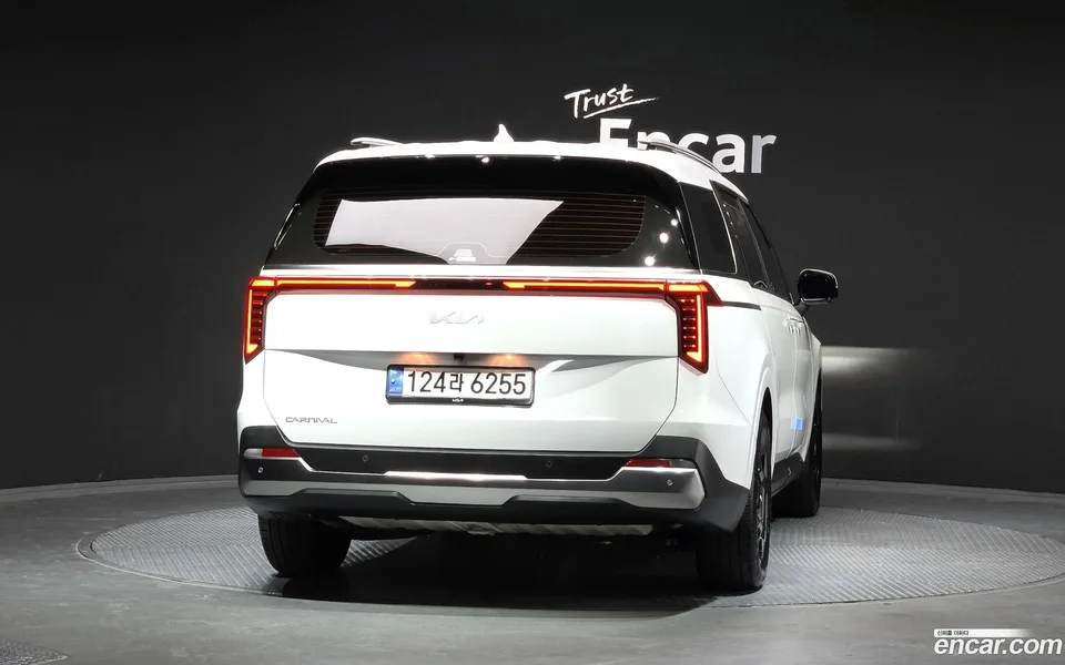 Kia Carnival 9 2023 — thumbnail 4