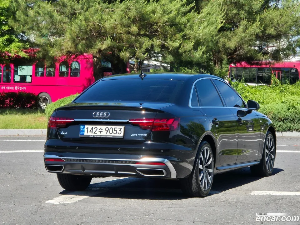 Audi A4 40 TFSI 2023 — thumbnail 4
