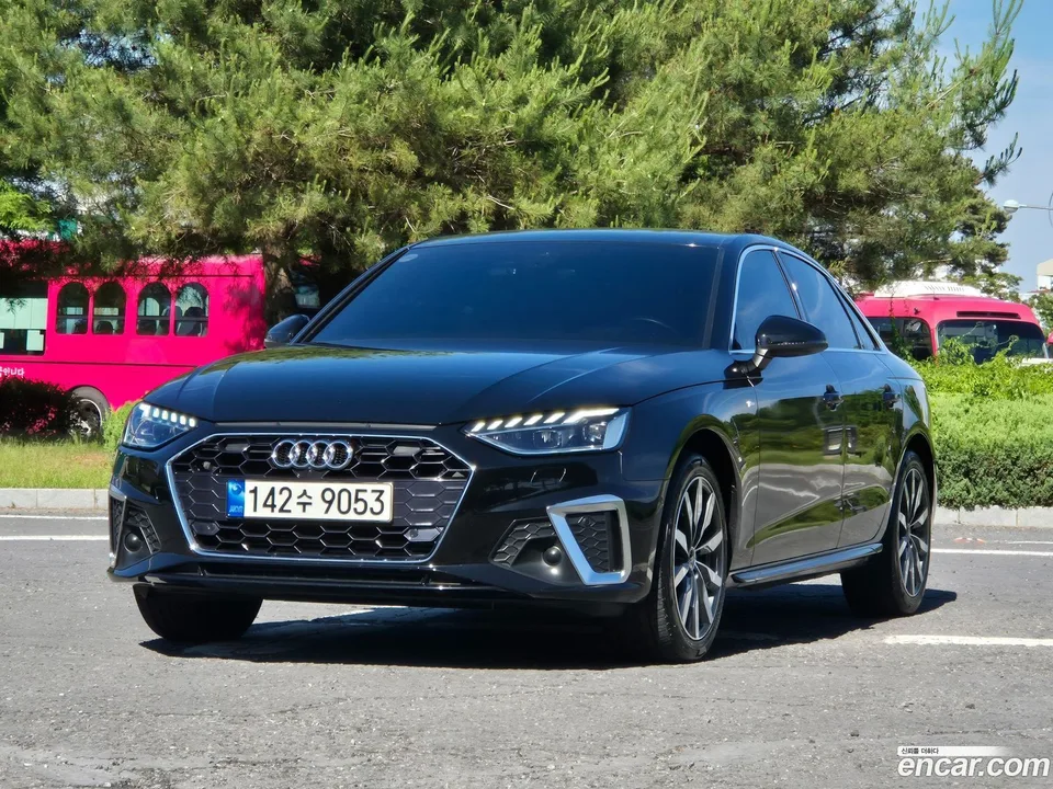 Audi A4 40 TFSI 2023 — photo 1, buy with delivery to Moscow