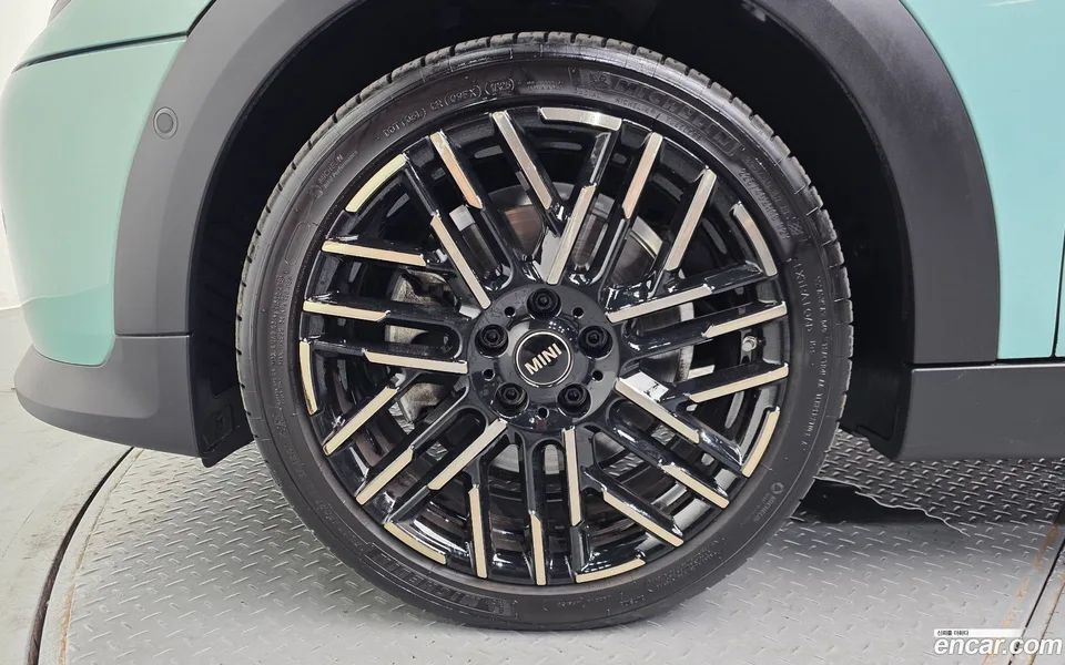 MINI Cooper S 5 2024 — thumbnail 2
