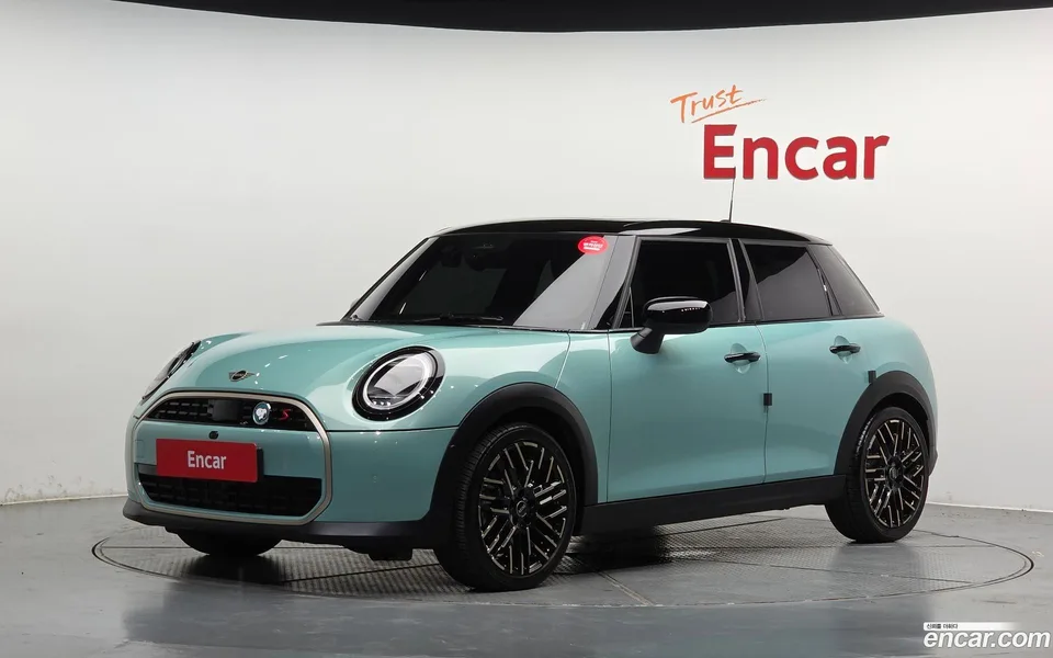 MINI Cooper S 5 2024 — photo 1, buy with delivery to Moscow