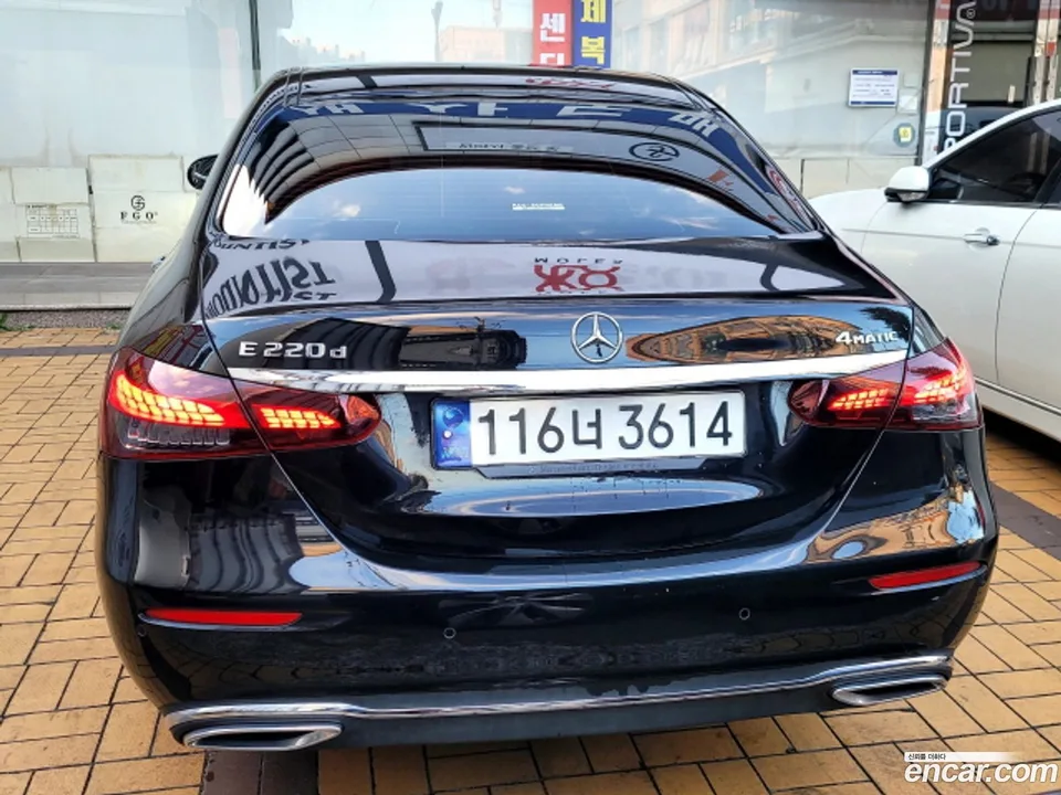 Mercedes-Benz E-Class E220d 4MATIC 2023 — thumbnail 2
