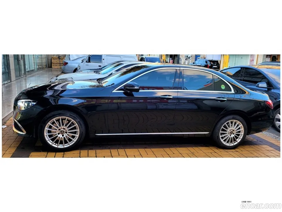 Mercedes-Benz E-Class E220d 4MATIC 2023 — thumbnail 3