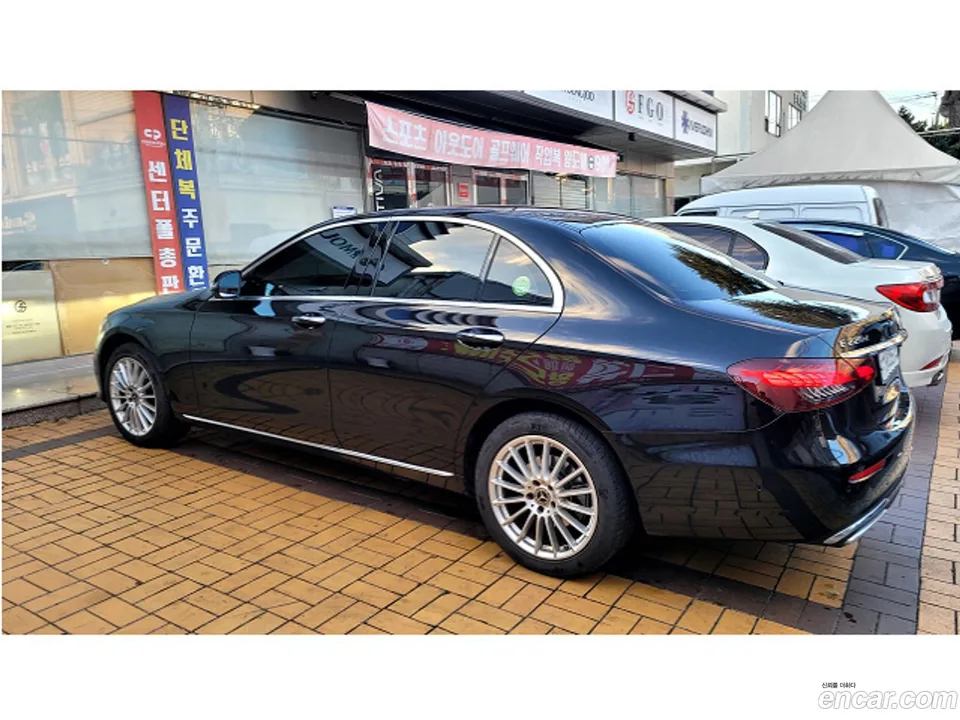 Mercedes-Benz E-Class E220d 4MATIC 2023 — thumbnail 4