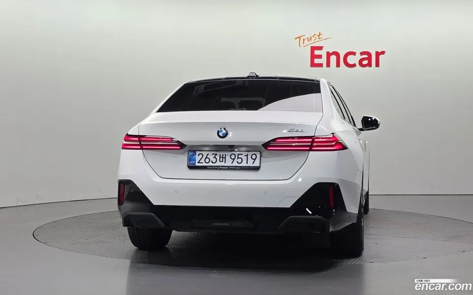 BMW 5 Series 520i M 2025 — thumbnail 4