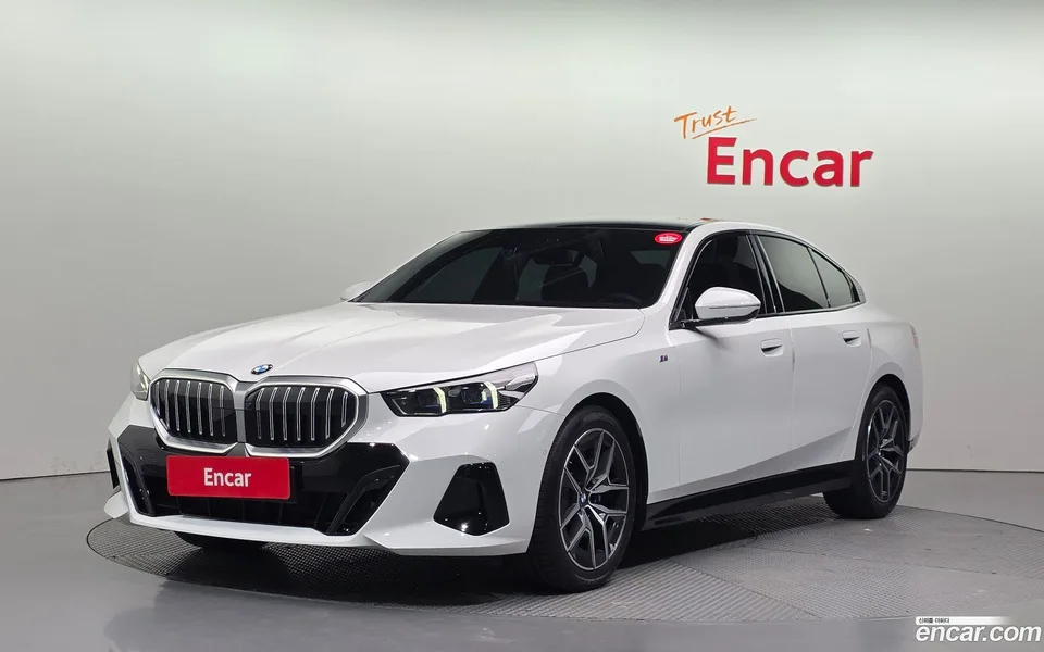 BMW 5 Series 520i M 2025 — photo 1, buy with delivery to Moscow
