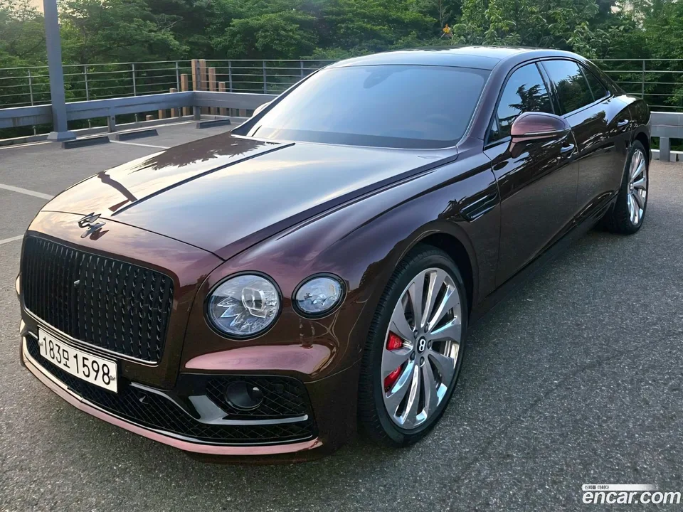 Bentley Flying Spur 4.0 2022 — photo 1, buy with delivery to Moscow