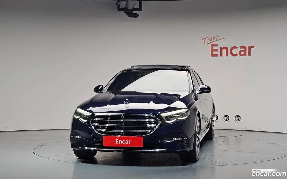 Mercedes-Benz E-Class E300 4MATIC 2024 — thumbnail 3