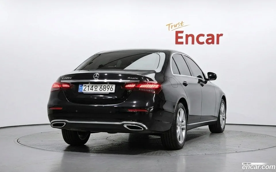 Mercedes-Benz E-Class E220d 4MATIC 2023 — thumbnail 4