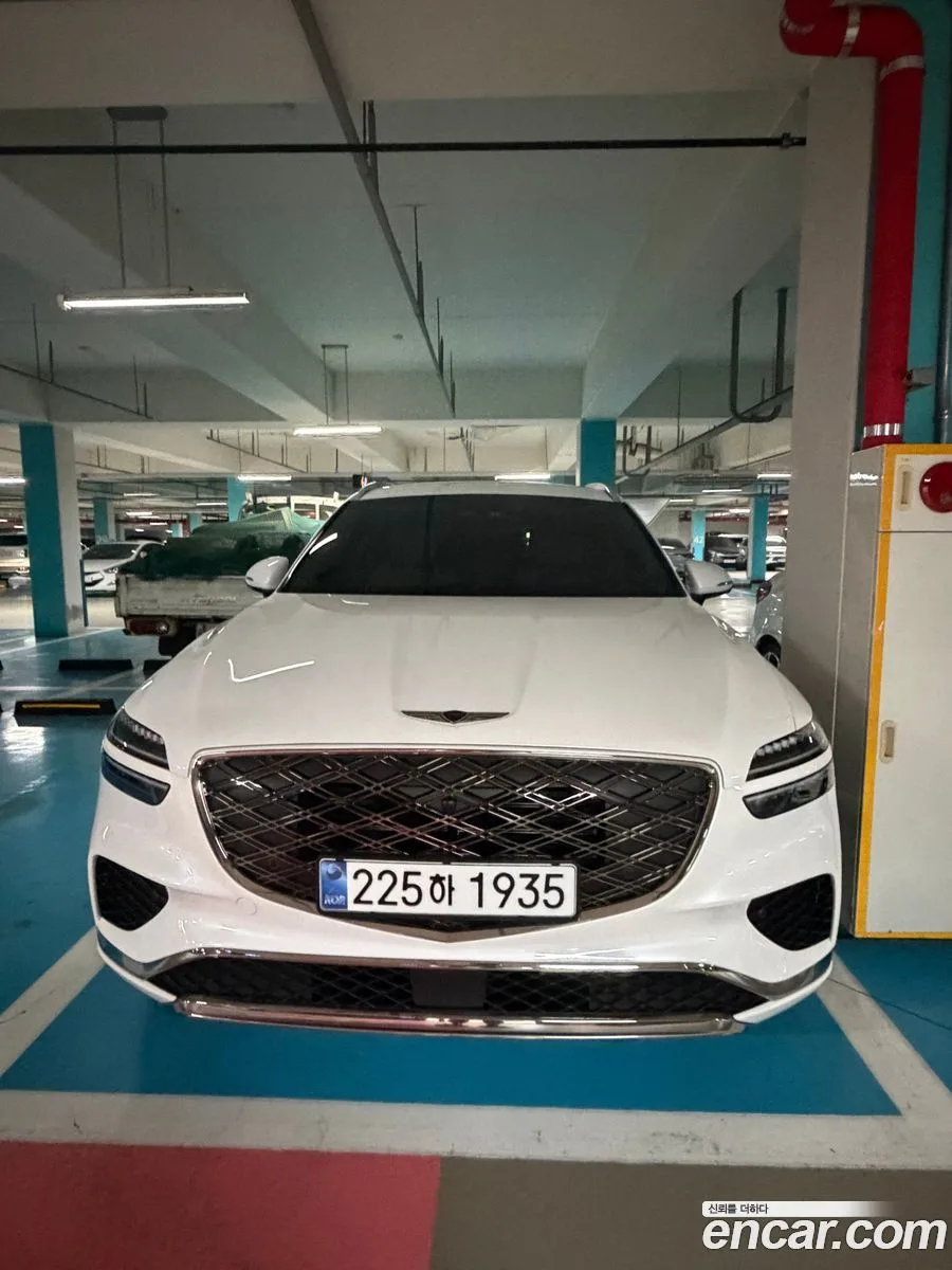 Genesis GV70 2.5T 2WD 2025 — photo 1, buy with delivery to Moscow