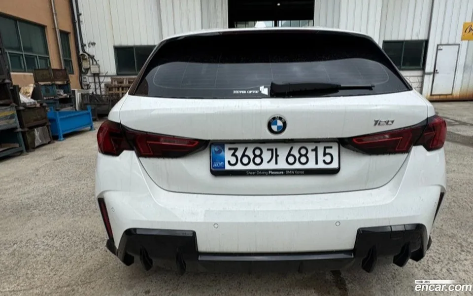 BMW 1 Series 120 M 2025 — thumbnail 4