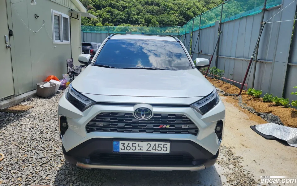 Toyota RAV4 2.5 4WD LTD 2025 — photo 1, buy with delivery to Moscow