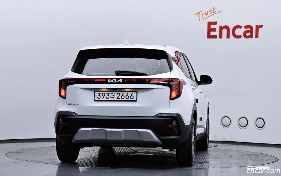Kia Seltos 2.0 2WD 2023 — thumbnail 4