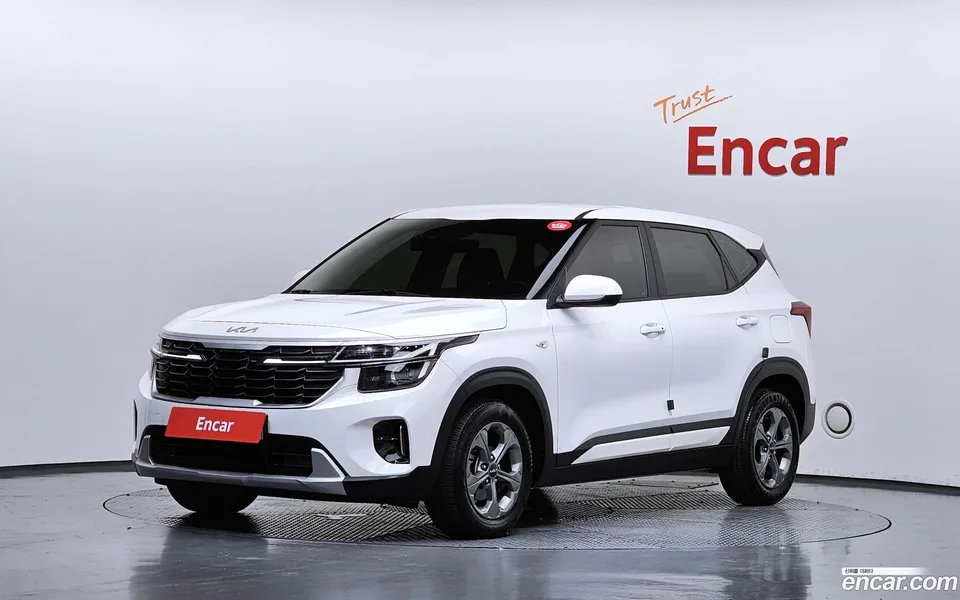 Kia Seltos 2.0 2WD 2023 — photo 1, buy with delivery to Moscow