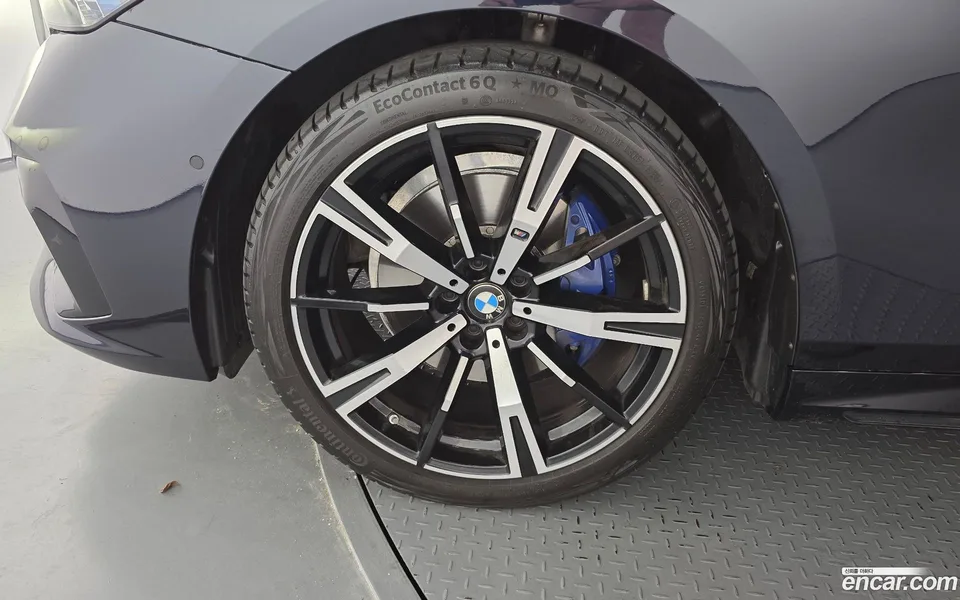 BMW 5 Series 530i xDrive M 2024 — thumbnail 2