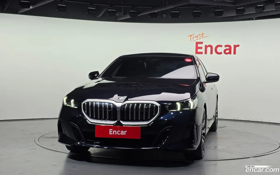 BMW 5 Series 530i xDrive M 2024 — thumbnail 3
