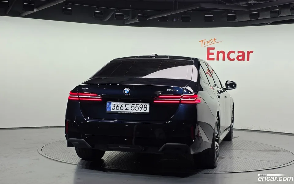 BMW 5 Series 530i xDrive M 2024 — thumbnail 4