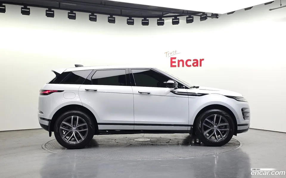 Land Rover Range Rover Evoque P250 SE 2026 — thumbnail 2