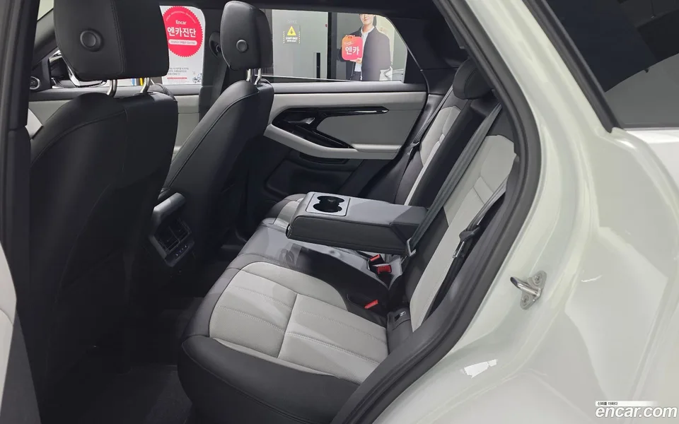 Land Rover Range Rover Evoque P250 SE 2026 — thumbnail 4