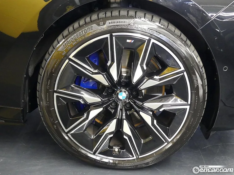 BMW i7 M70 xDrive M 2024 — thumbnail 2