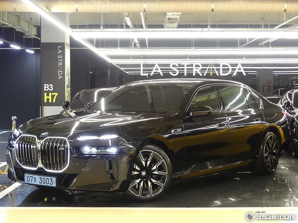 BMW i7 M70 xDrive M 2024 — thumbnail 3