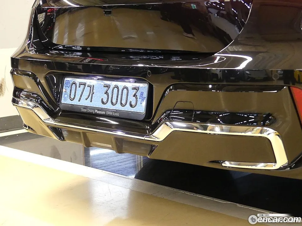 BMW i7 M70 xDrive M 2024 — thumbnail 4