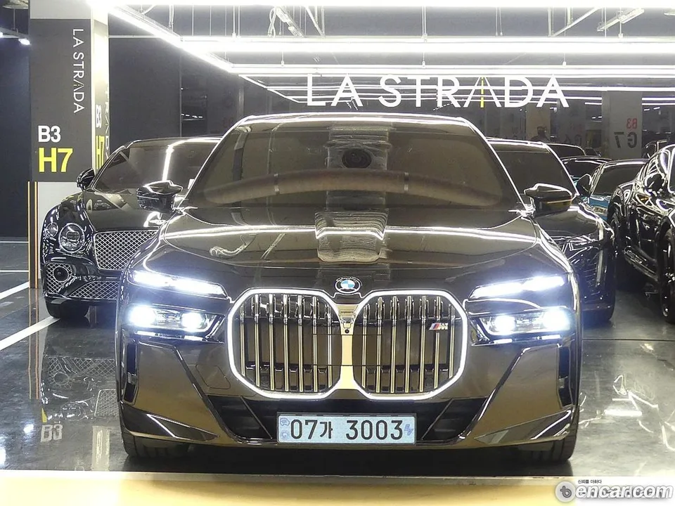 BMW i7 M70 xDrive M 2024 — photo 1, buy with delivery to Moscow