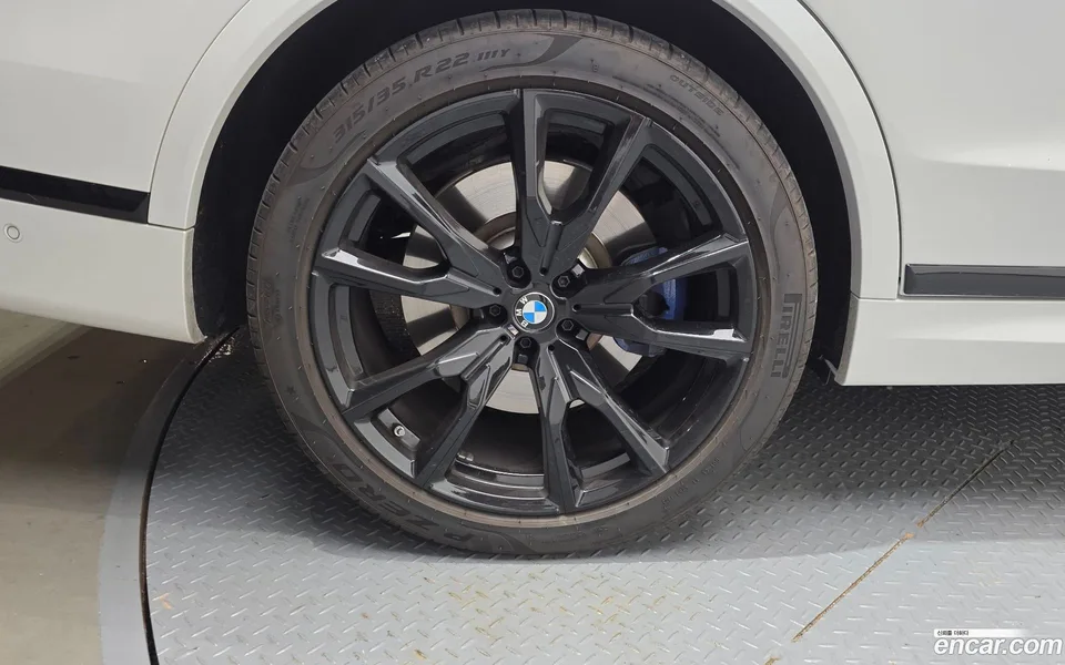 BMW X7 M60i xDrive M 6 2024 — thumbnail 2