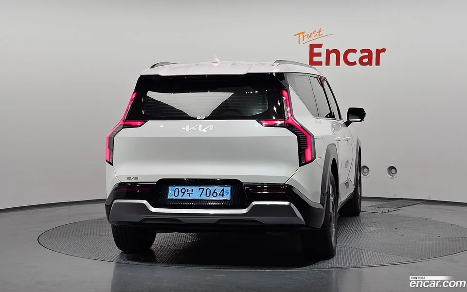Kia EV9 2WD 2023 — thumbnail 4