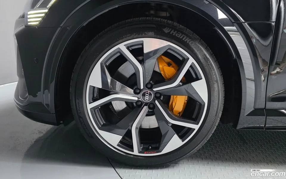 Audi e-tron S 2022 — thumbnail 2