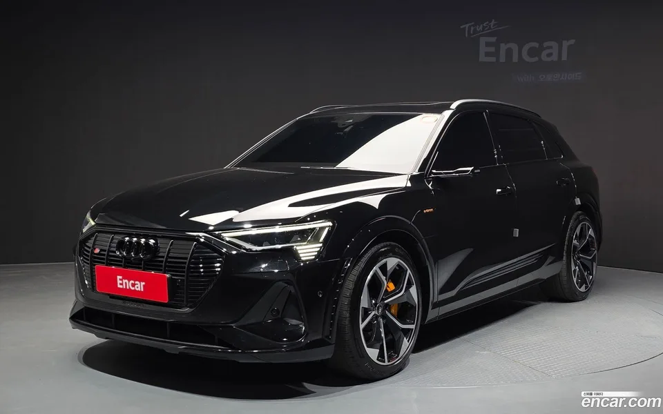 Audi e-tron S 2022 — photo 1, buy with delivery to Moscow