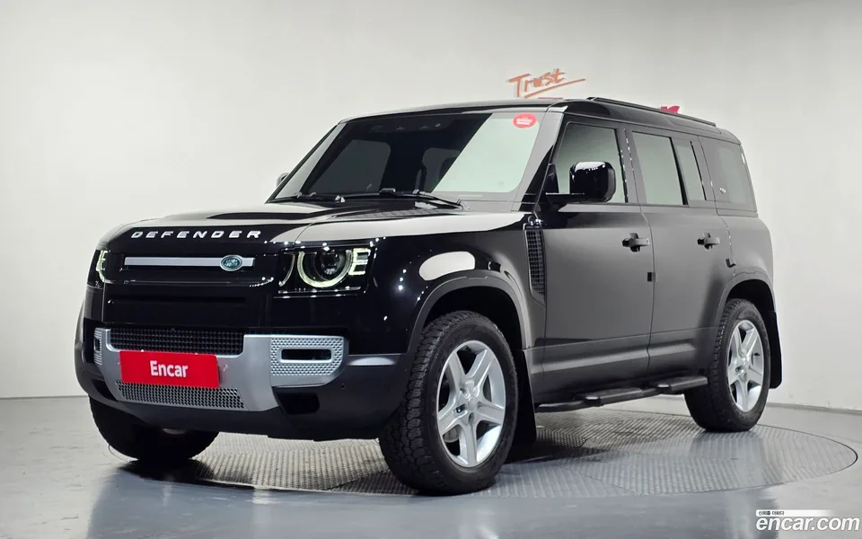 Land Rover Defender 110 D250 SE 2022 — photo 1, buy with delivery to Moscow
