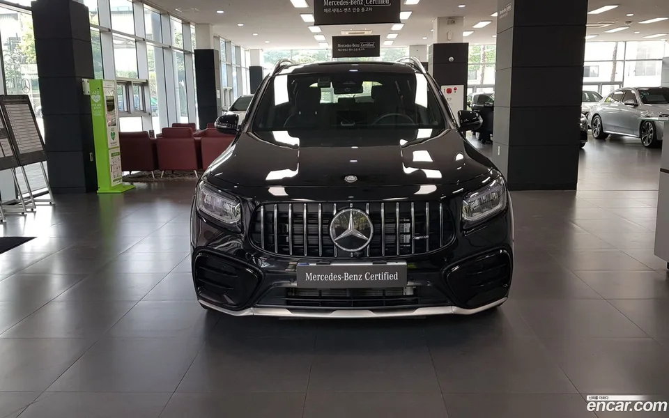 Mercedes-Benz GLB-Class AMG GLB35 4MATIC 2025 — thumbnail 3