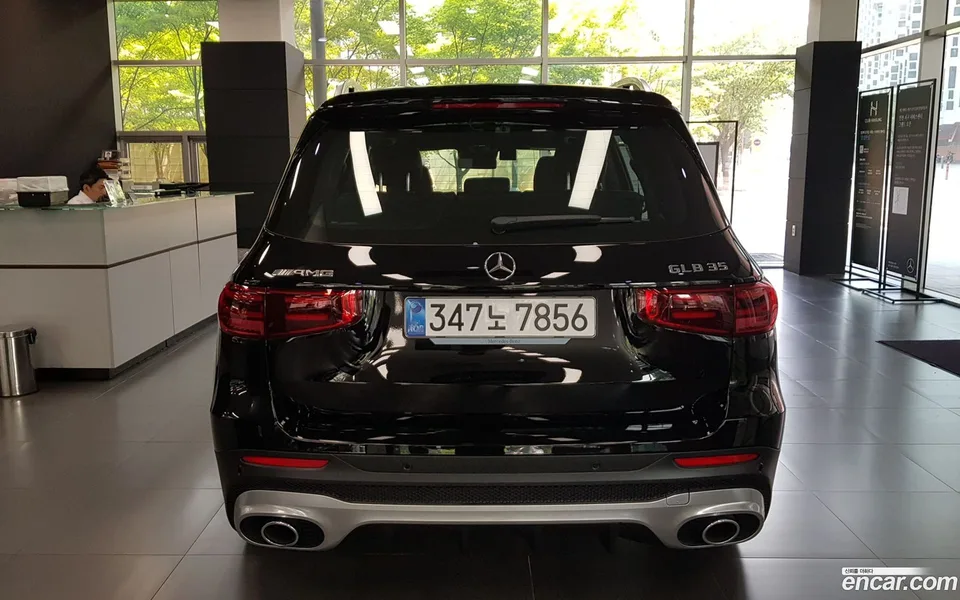 Mercedes-Benz GLB-Class AMG GLB35 4MATIC 2025 — thumbnail 4