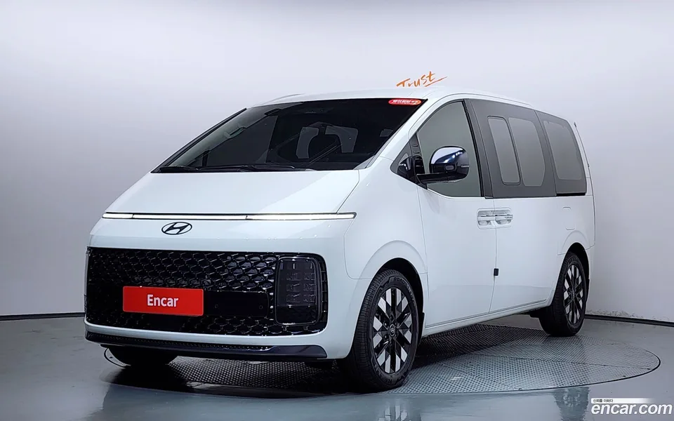 Hyundai Staria 9 2025 — photo 1, buy with delivery to Moscow