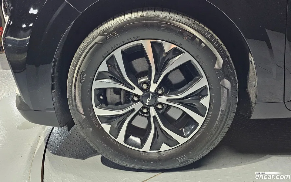 Kia Carnival 9 2022 — thumbnail 2