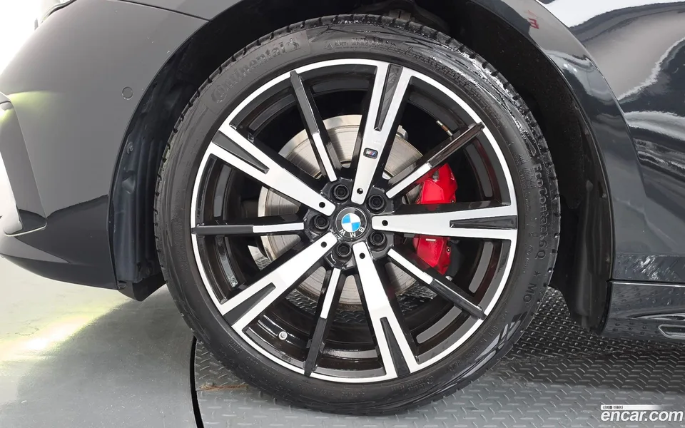 BMW 5 Series 520i 2025 — thumbnail 2