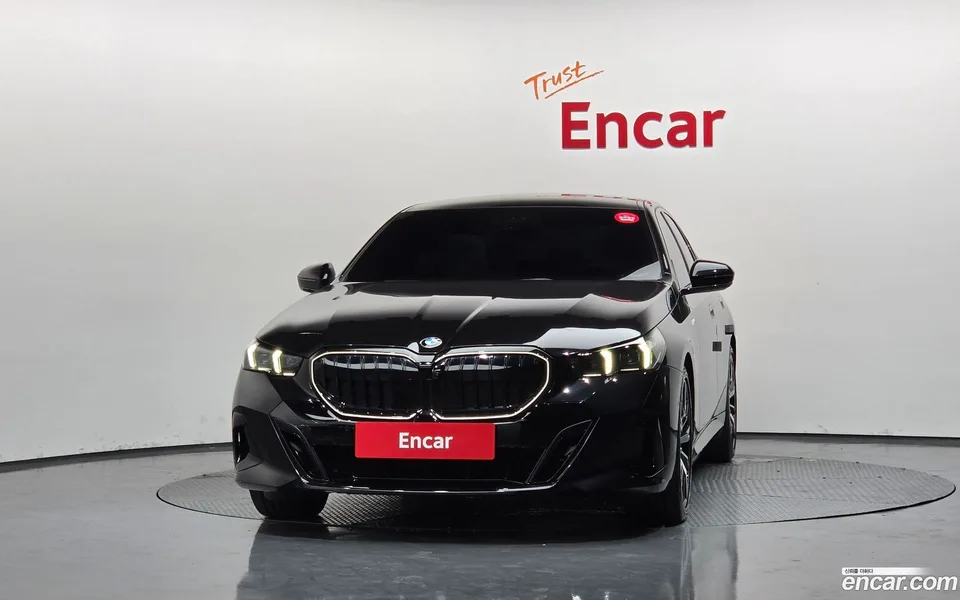 BMW 5 Series 520i 2025 — thumbnail 3