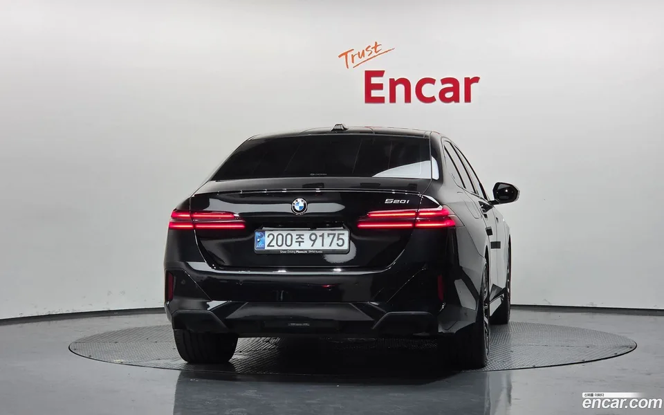 BMW 5 Series 520i 2025 — thumbnail 4