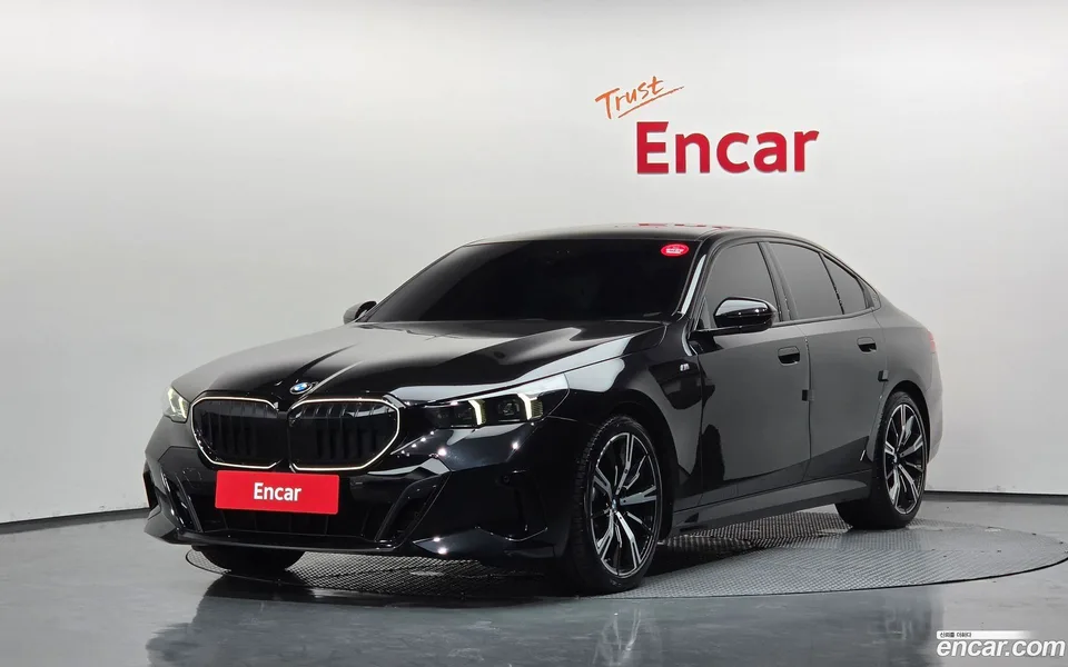 BMW 5 Series 520i 2025 — photo 1, buy with delivery to Moscow