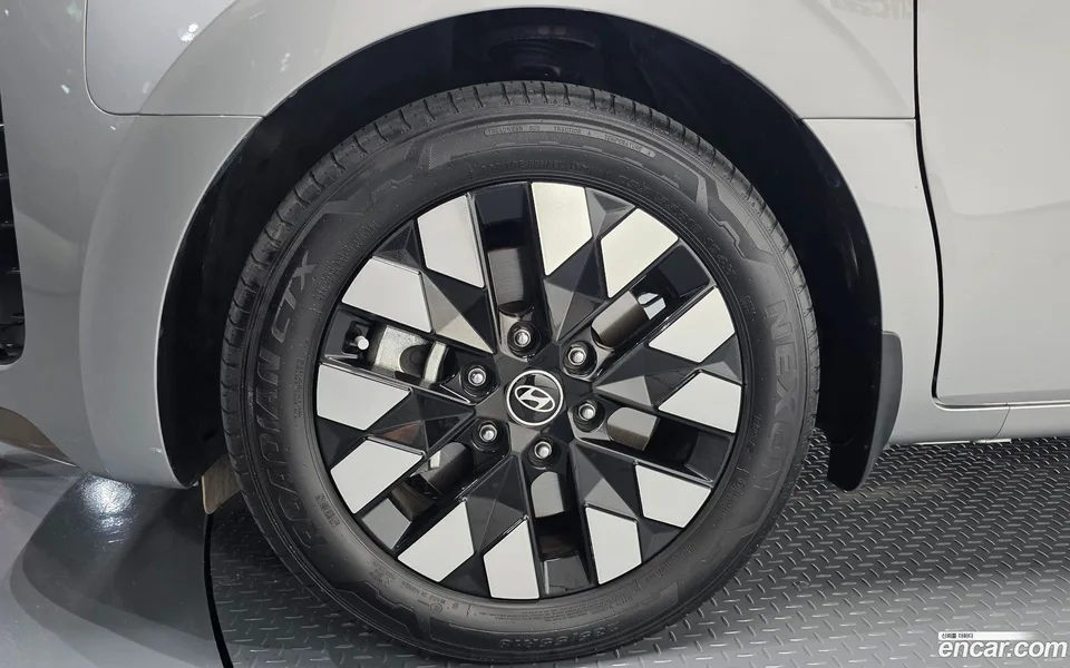 Hyundai Staria 4WD 9 2025 — thumbnail 2