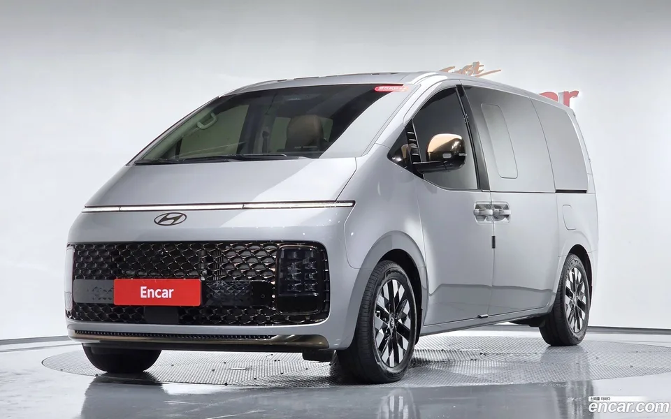 Hyundai Staria 4WD 9 2025 — photo 1, buy with delivery to Moscow