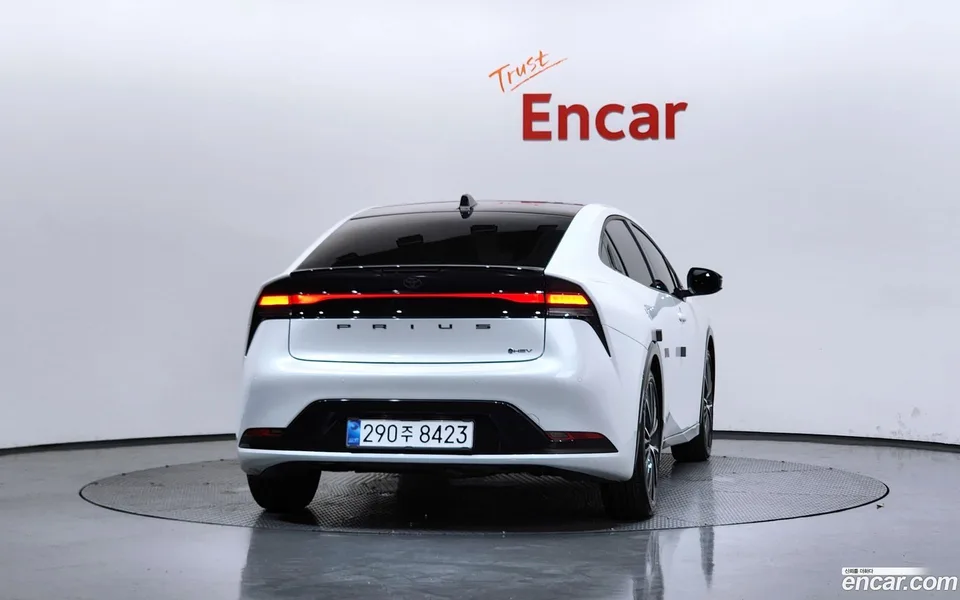 Toyota Prius 2.0 XLE 2025 — thumbnail 4
