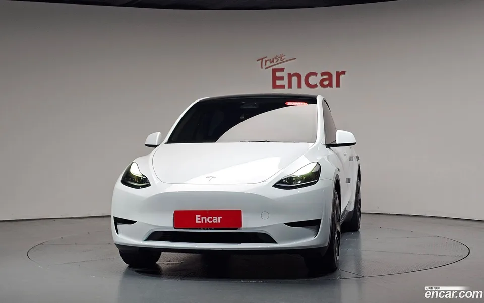 Tesla Model Y RWD 2023 — thumbnail 3