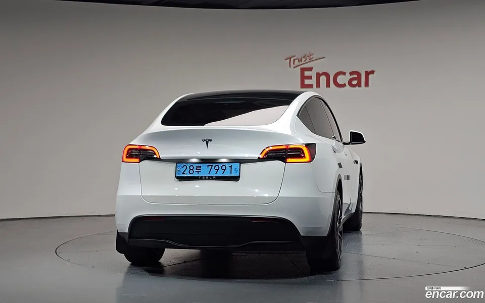 Tesla Model Y RWD 2023 — thumbnail 4