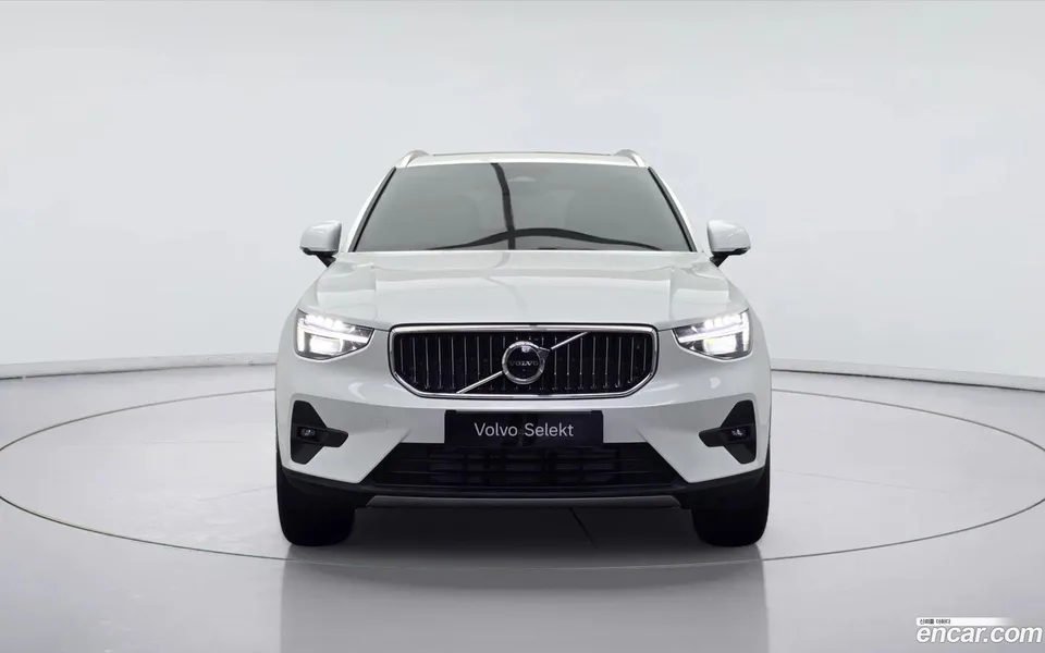 Volvo XC40 B4 2025 — thumbnail 4