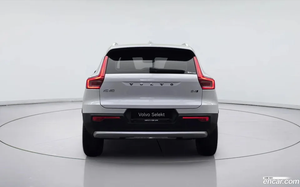 Volvo XC40 B4 2025 — thumbnail 5