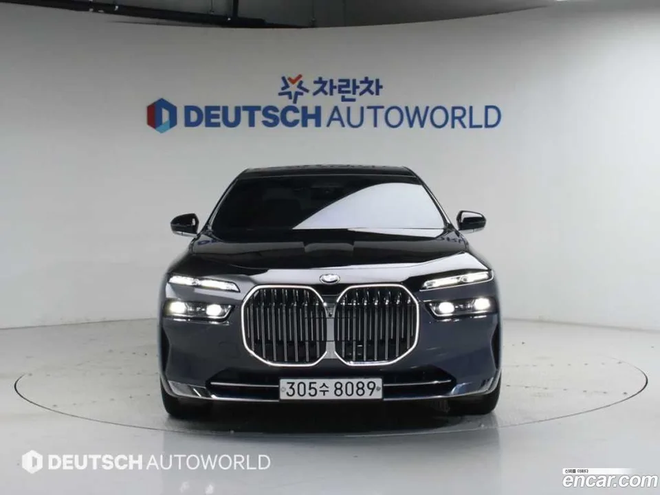 BMW 7 Series 740i sDrive 2023 — thumbnail 3